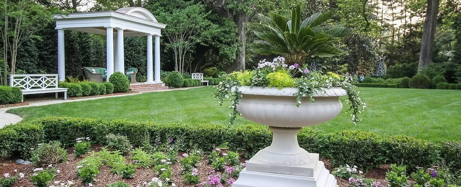 2 Bedroom In Myers Park With Comfortable Screened Porch Charlotte Holiday home
