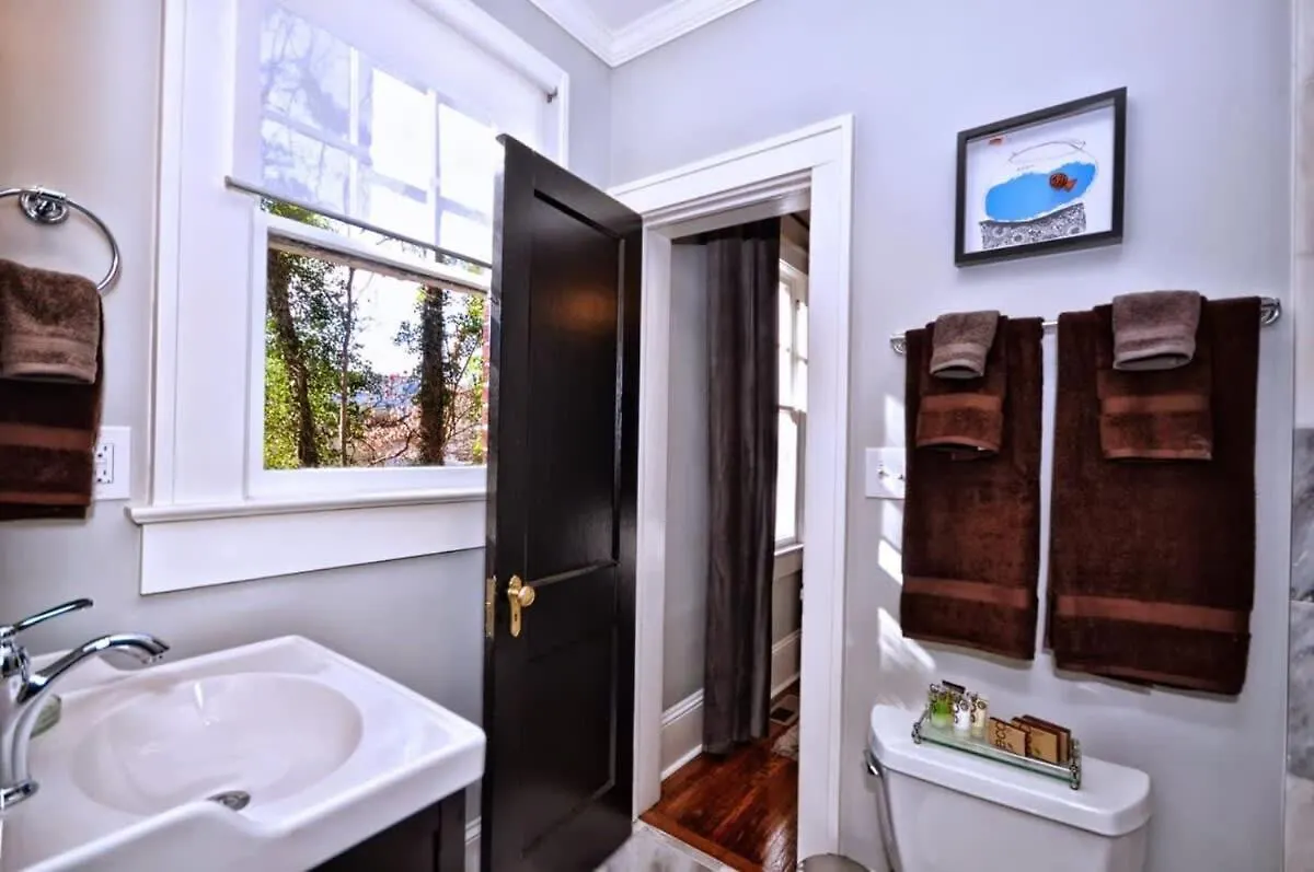 Holiday home 2 Bedroom In Myers Park With Comfortable Screened Porch Charlotte