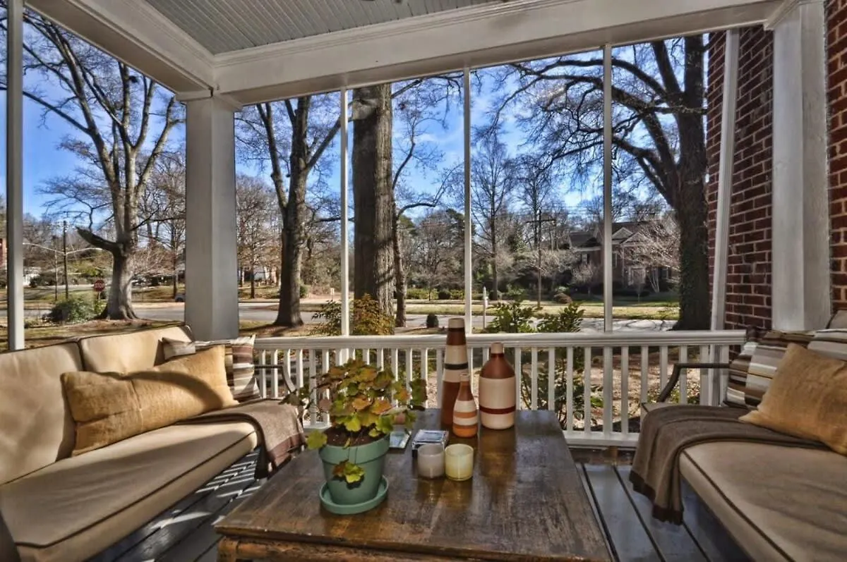 2 Bedroom In Myers Park With Comfortable Screened Porch Charlotte