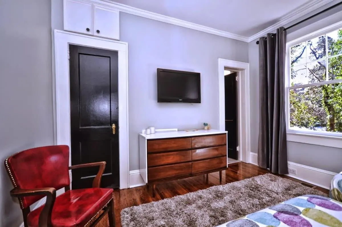 Holiday home 2 Bedroom In Myers Park With Comfortable Screened Porch Charlotte