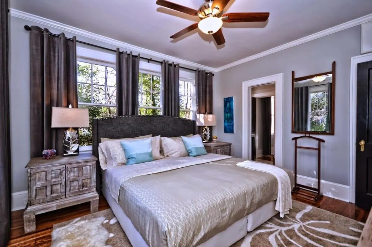 2 Bedroom In Myers Park With Comfortable Screened Porch Charlotte United States