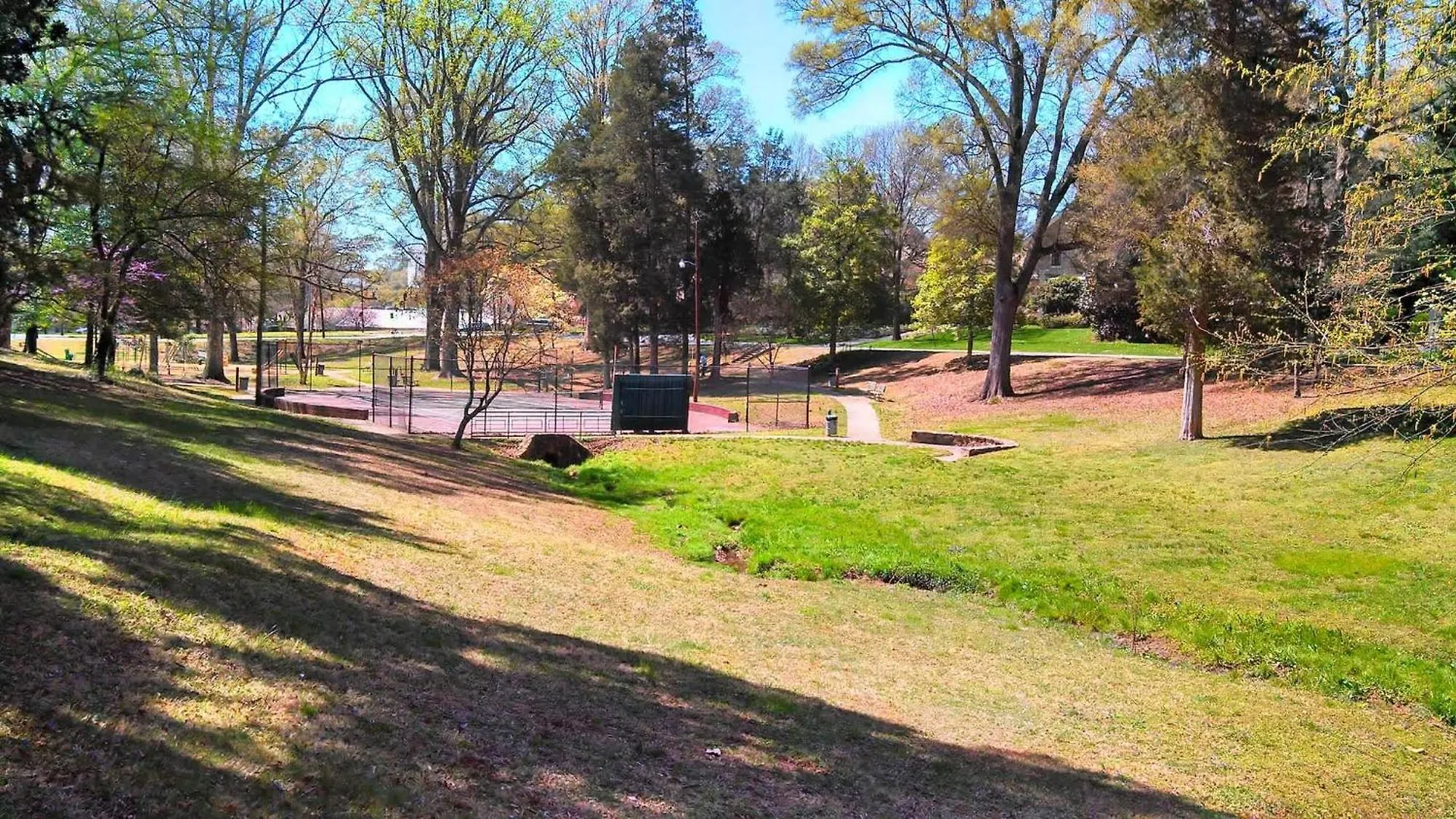 2 Bedroom In Myers Park With Comfortable Screened Porch Charlotte United States