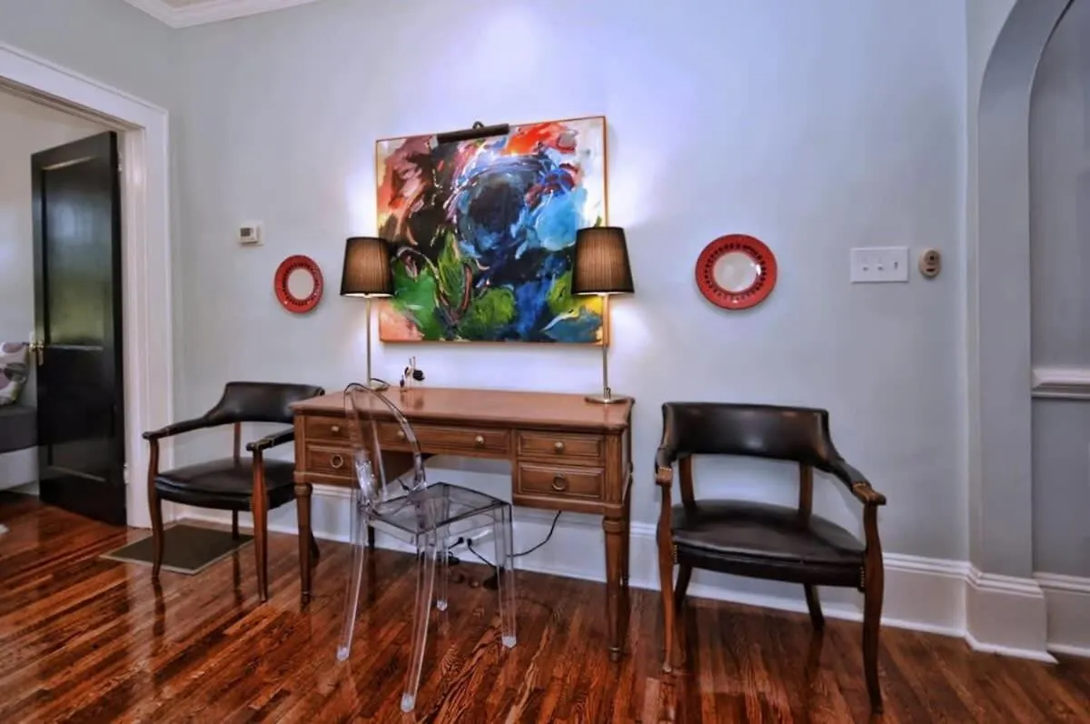 2 Bedroom In Myers Park With Comfortable Screened Porch Charlotte Holiday home