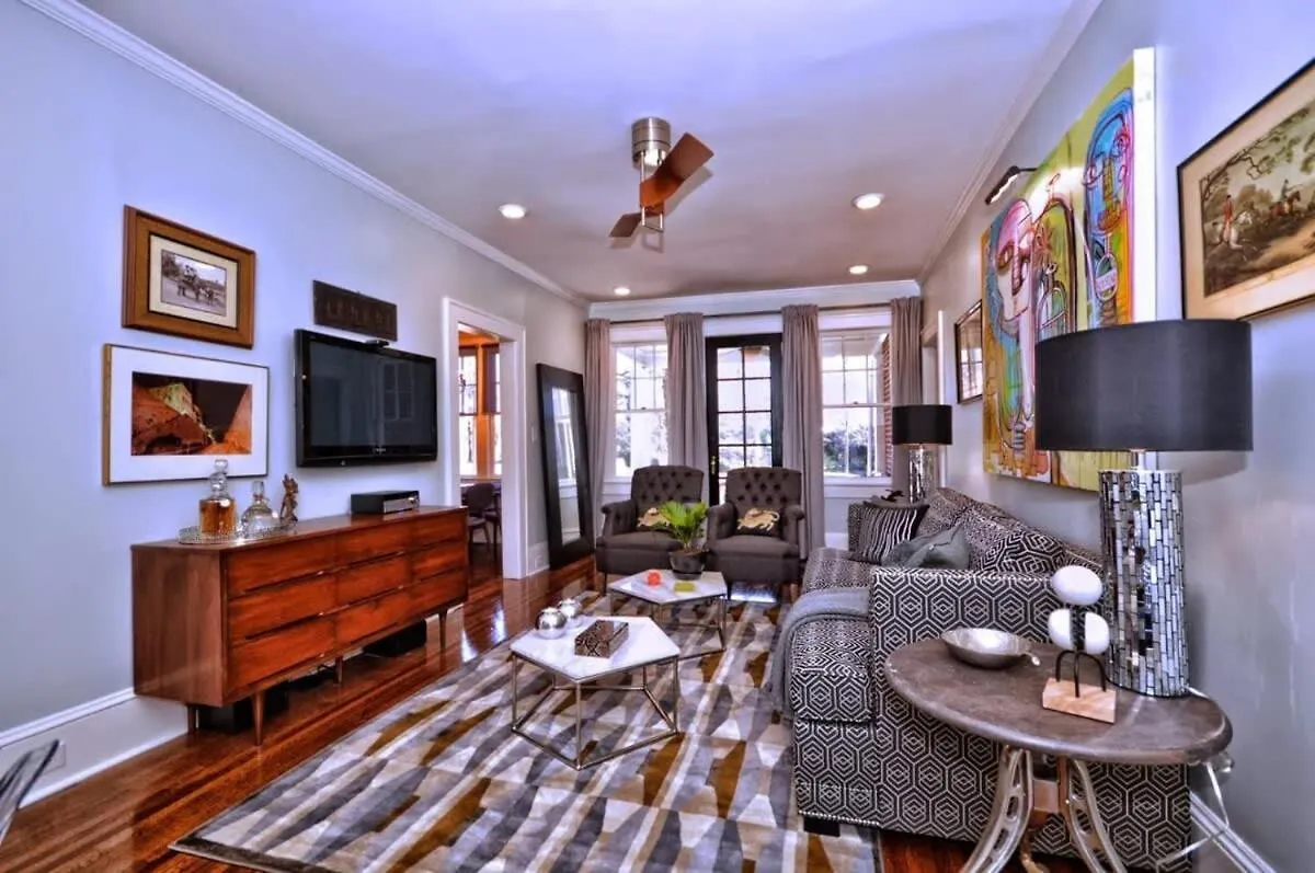 2 Bedroom In Myers Park With Comfortable Screened Porch location