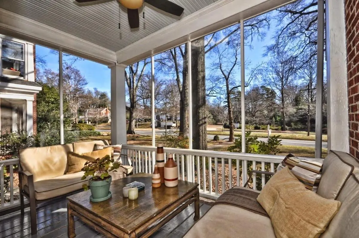 2 Bedroom In Myers Park With Comfortable Screened Porch Charlotte Holiday home