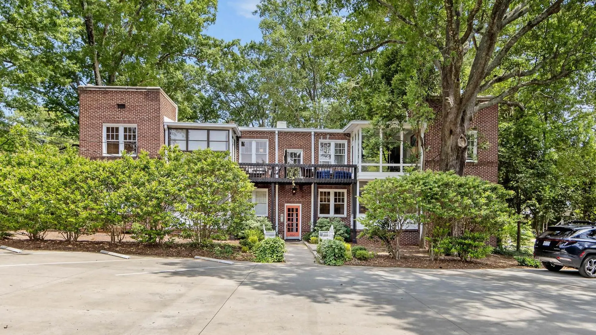 別荘 2 Bedroom In Myers Park With Comfortable Screened Porch シャーロット 米国