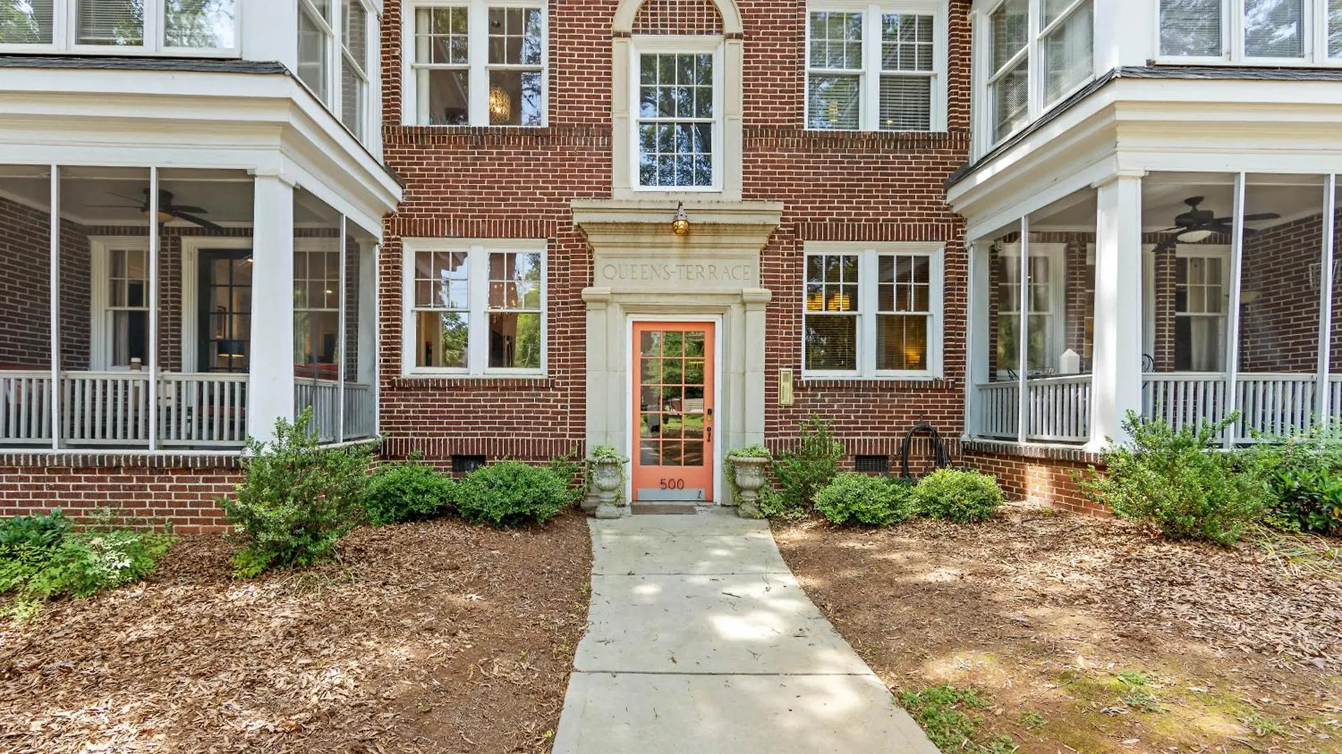 2 Bedroom In Myers Park With Comfortable Screened Porch シャーロット