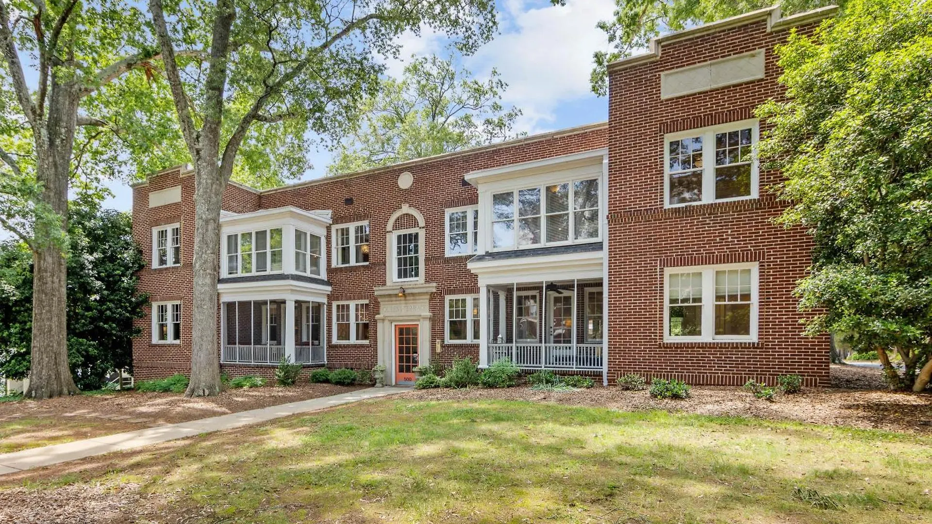 別荘 2 Bedroom In Myers Park With Comfortable Screened Porch シャーロット 米国