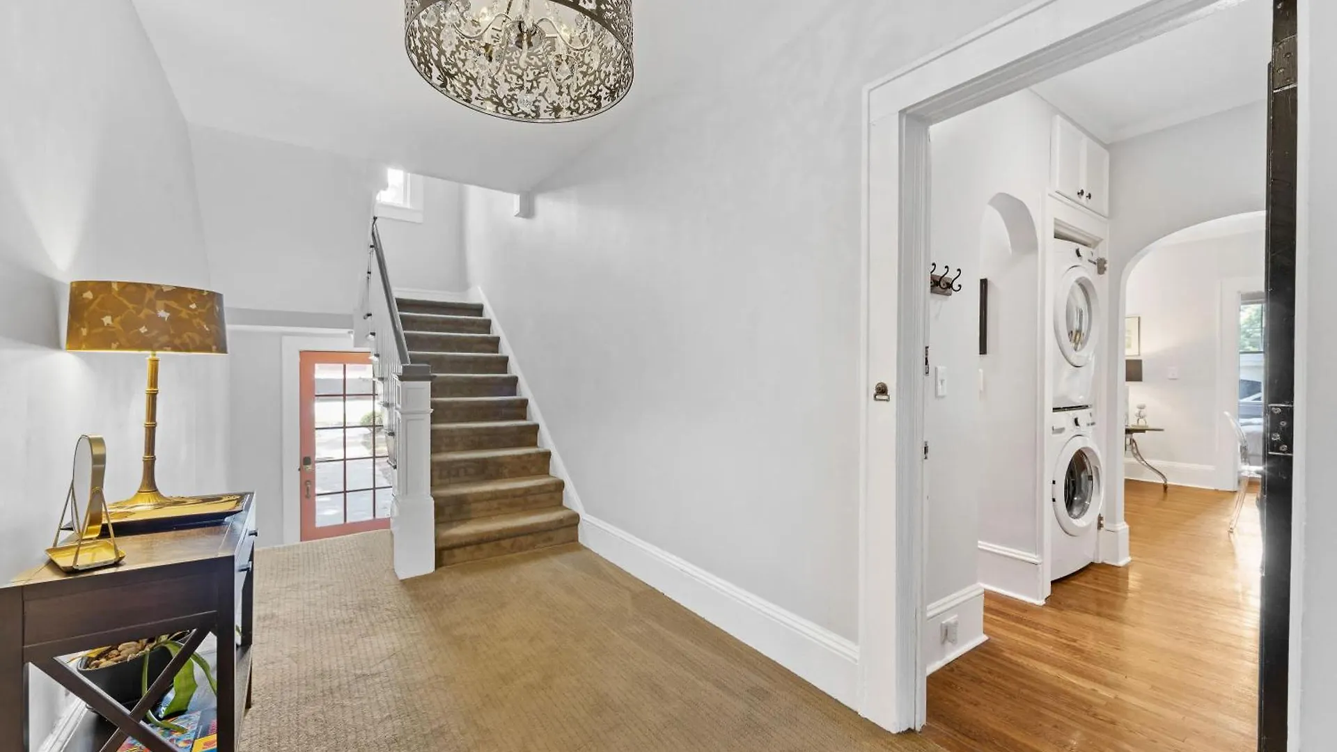 別荘 2 Bedroom In Myers Park With Comfortable Screened Porch シャーロット