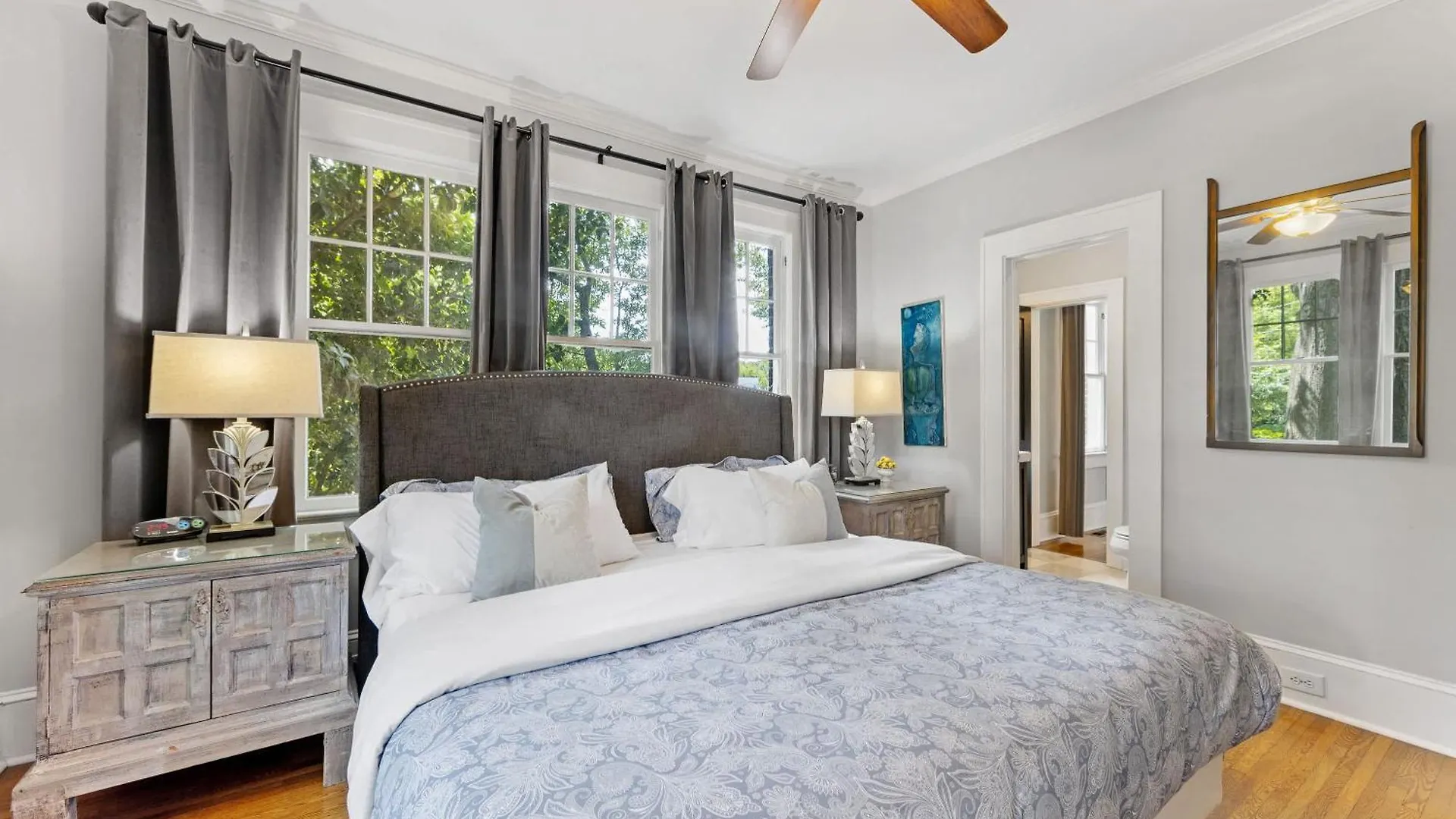 別荘 2 Bedroom In Myers Park With Comfortable Screened Porch シャーロット
